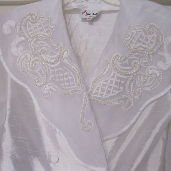 Jac Dole puffy sleeve white blouse. - Picture 9 of 14